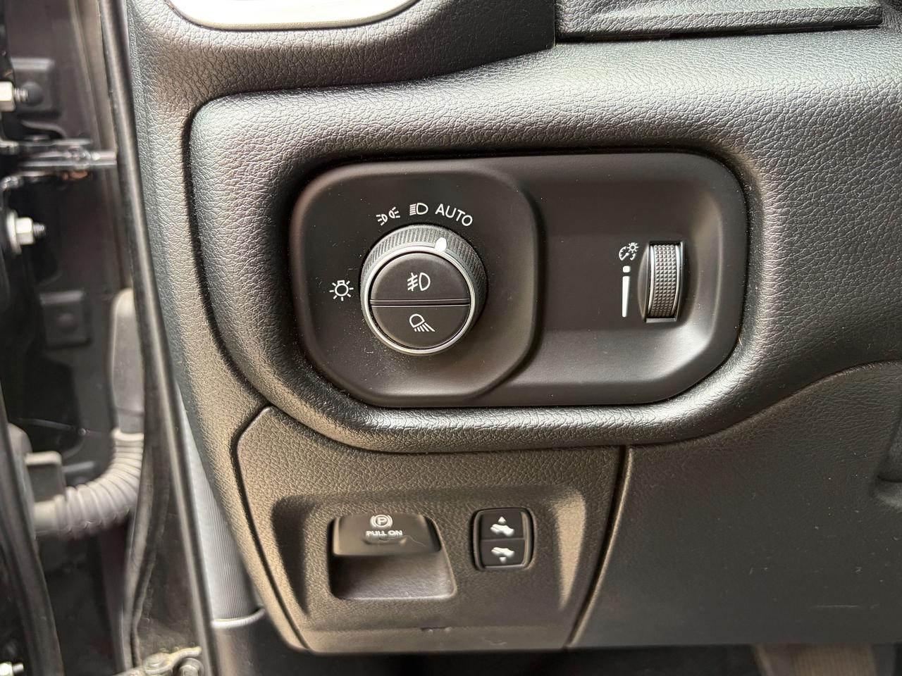 2022 RAM 1500 BIG HORN LEVEL 2 EQUIPMENT, HEMI, NAVI, 20" Photo