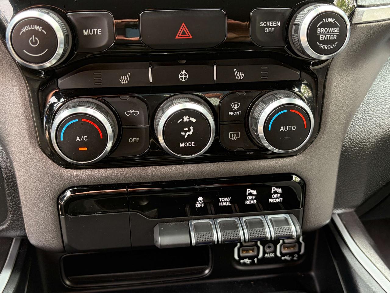 2022 RAM 1500 BIG HORN LEVEL 2 EQUIPMENT, HEMI, NAVI, 20" Photo