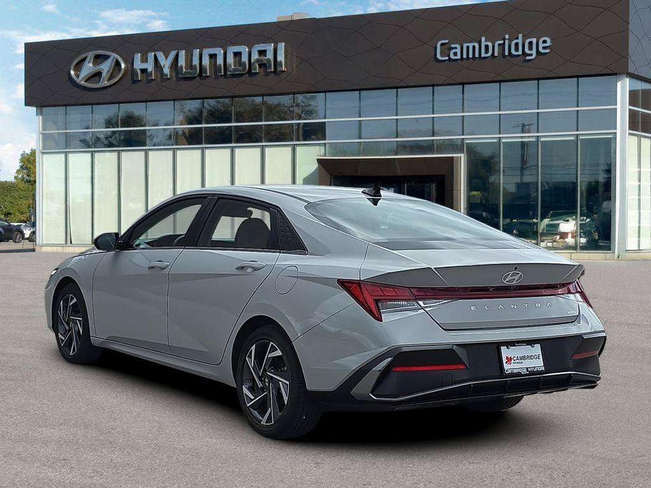 2025 Hyundai Elantra Luxury   NO ACCIDENTS LEATHER BOSE 4.5L/100KM Photo