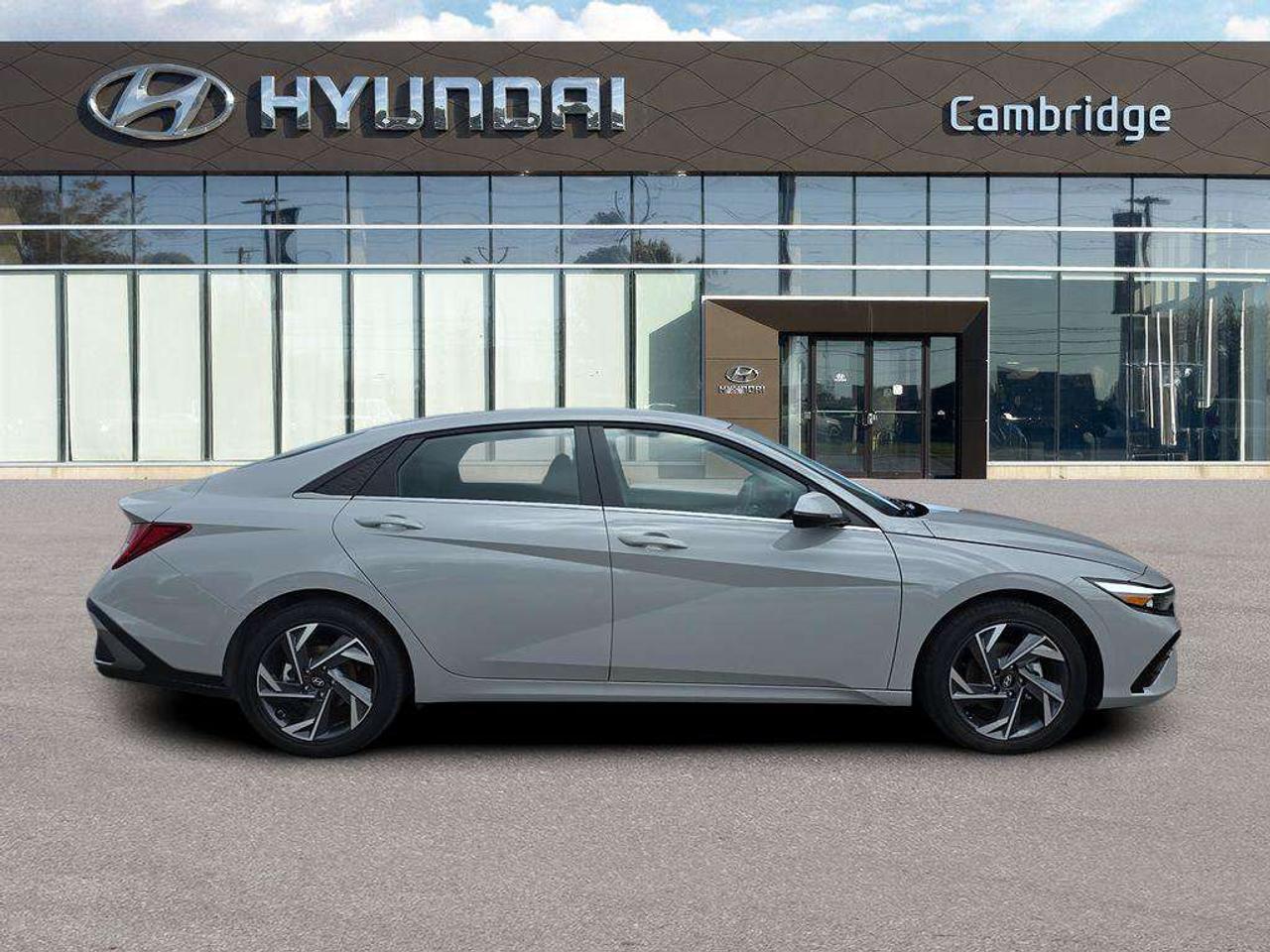 2025 Hyundai Elantra Luxury   NO ACCIDENTS LEATHER BOSE 4.5L/100KM Photo