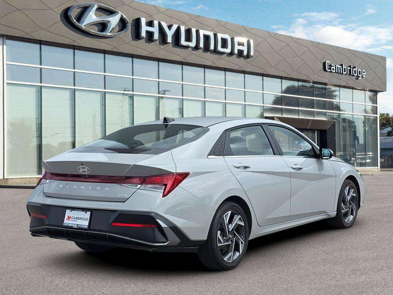 2025 Hyundai Elantra Luxury   NO ACCIDENTS LEATHER BOSE 4.5L/100KM Photo