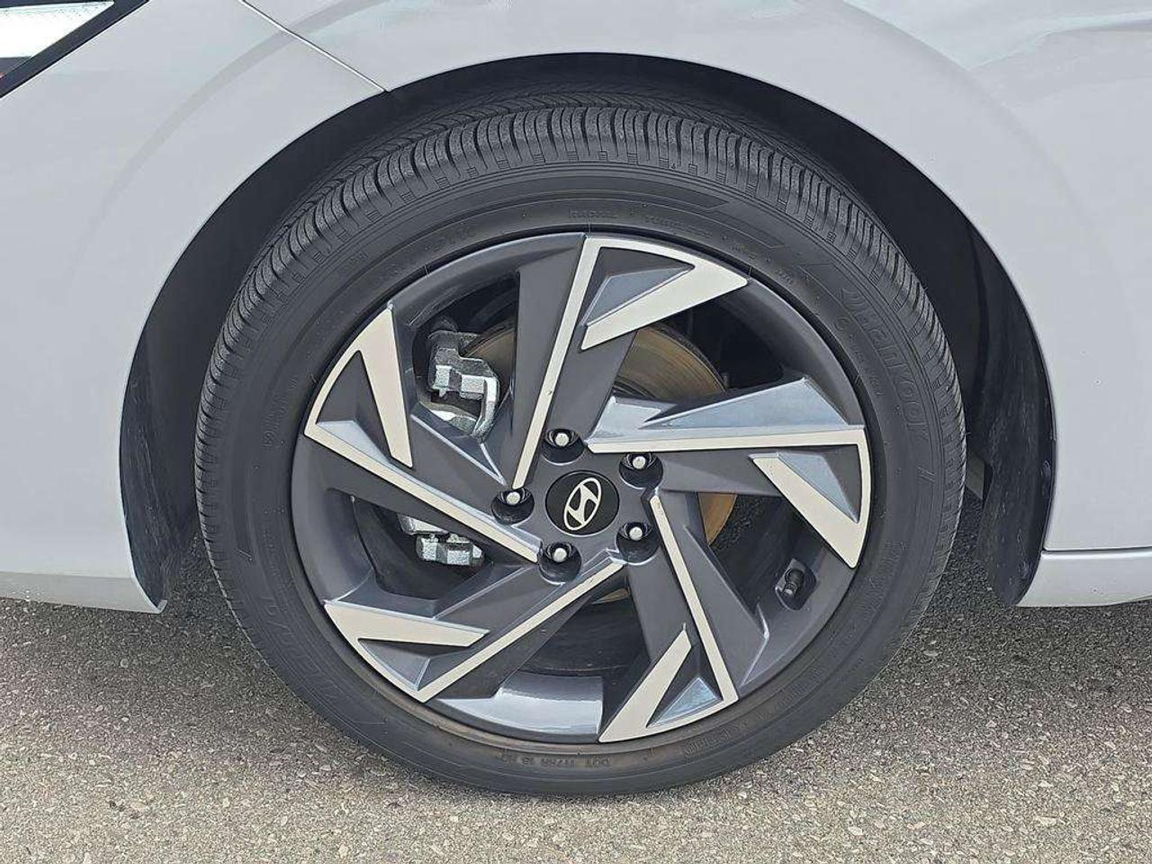 2025 Hyundai Elantra Luxury   NO ACCIDENTS LEATHER BOSE 4.5L/100KM Photo