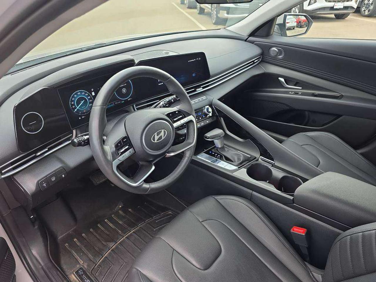 2025 Hyundai Elantra Luxury   NO ACCIDENTS LEATHER BOSE 4.5L/100KM Photo