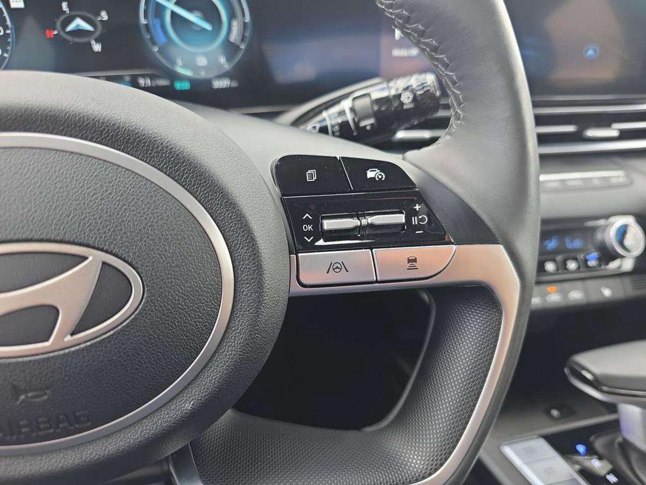 2025 Hyundai Elantra Luxury   NO ACCIDENTS LEATHER BOSE 4.5L/100KM Photo