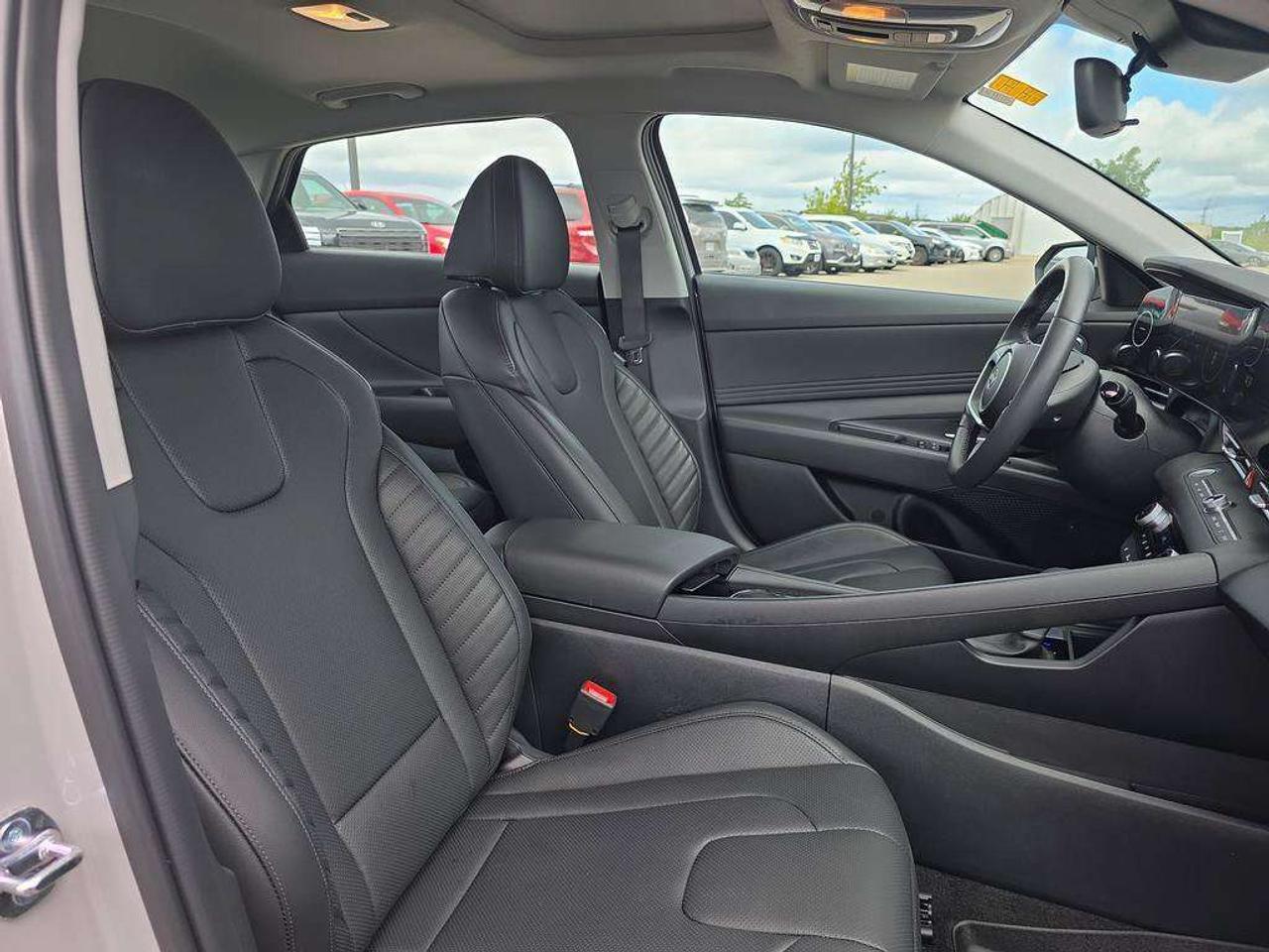 2025 Hyundai Elantra Luxury   NO ACCIDENTS LEATHER BOSE 4.5L/100KM Photo