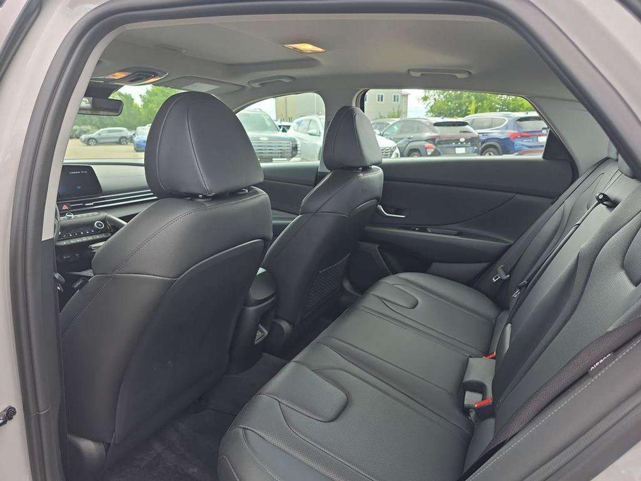 2025 Hyundai Elantra Luxury   NO ACCIDENTS LEATHER BOSE 4.5L/100KM Photo