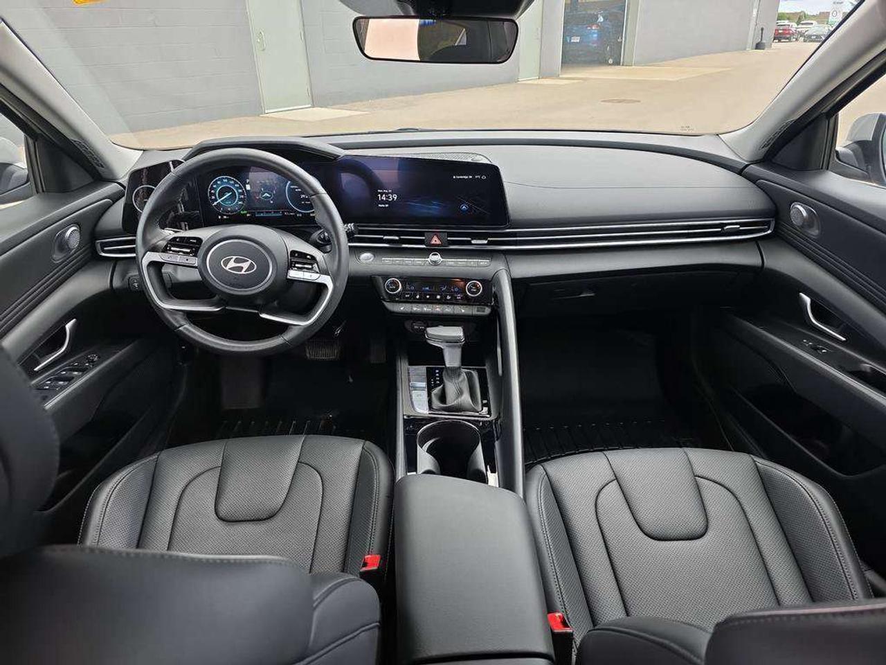2025 Hyundai Elantra Luxury   NO ACCIDENTS LEATHER BOSE 4.5L/100KM Photo