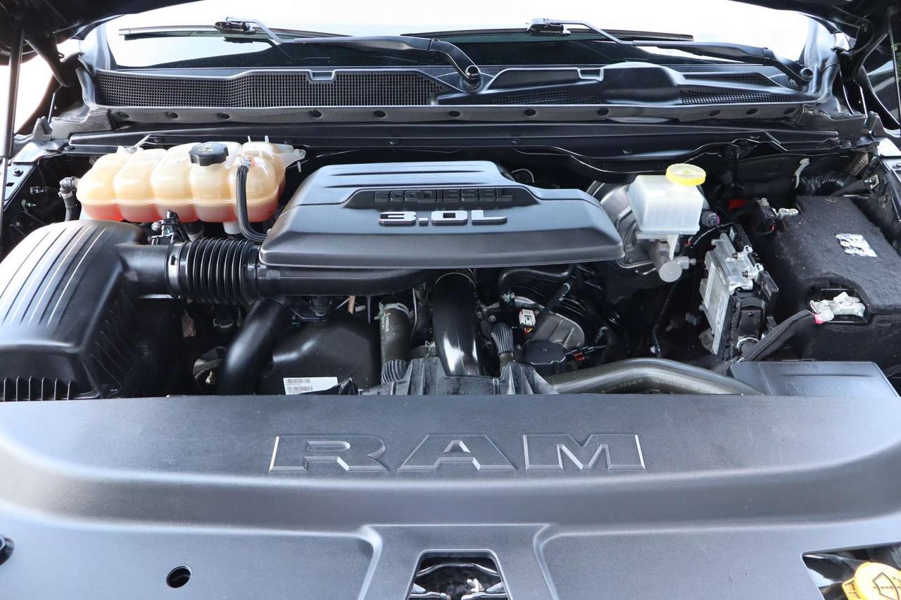 2022 RAM 1500 Limited Crew Cab 4WD   No Accident   Ecodiesel Photo