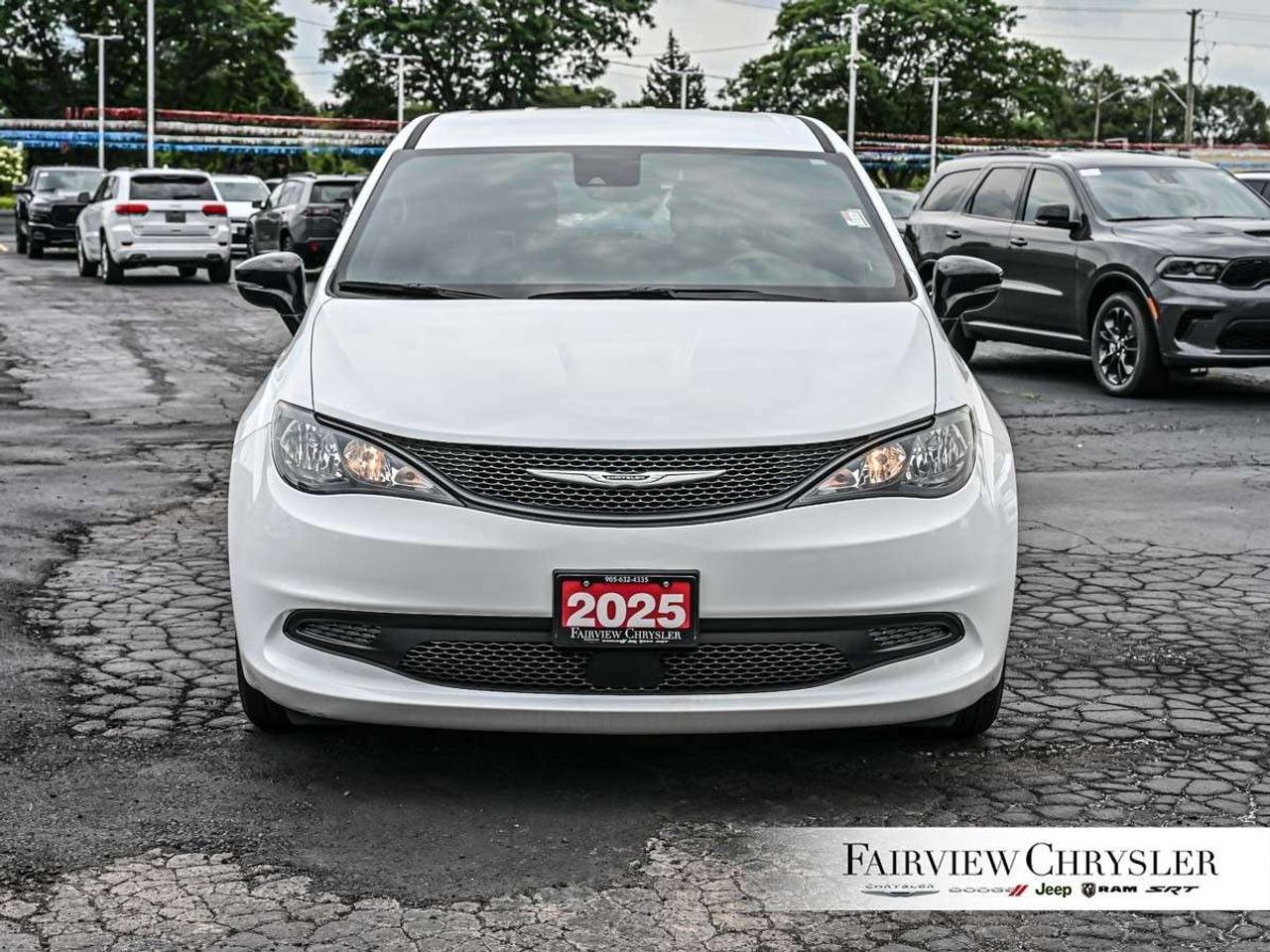 2025 Chrysler Grand Caravan SXT 2WD PWR SLIDING DOORS   LEATHER   CARPLAY   HEATED SEATS   HEATED STEERING WHEEL   REMOTE START Photo