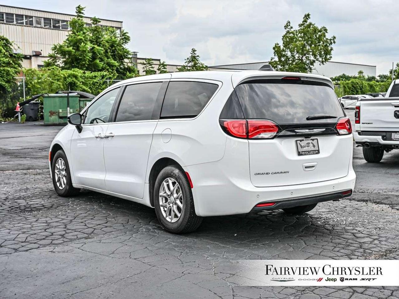 2025 Chrysler Grand Caravan SXT 2WD PWR SLIDING DOORS   LEATHER   CARPLAY   HEATED SEATS   HEATED STEERING WHEEL   REMOTE START Photo