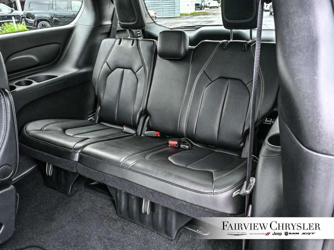 2025 Chrysler Grand Caravan SXT 2WD PWR SLIDING DOORS   LEATHER   CARPLAY   HEATED SEATS   HEATED STEERING WHEEL   REMOTE START Photo