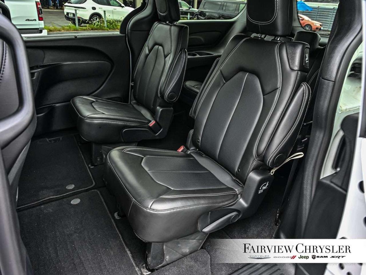 2025 Chrysler Grand Caravan SXT 2WD PWR SLIDING DOORS   LEATHER   CARPLAY   HEATED SEATS   HEATED STEERING WHEEL   REMOTE START Photo