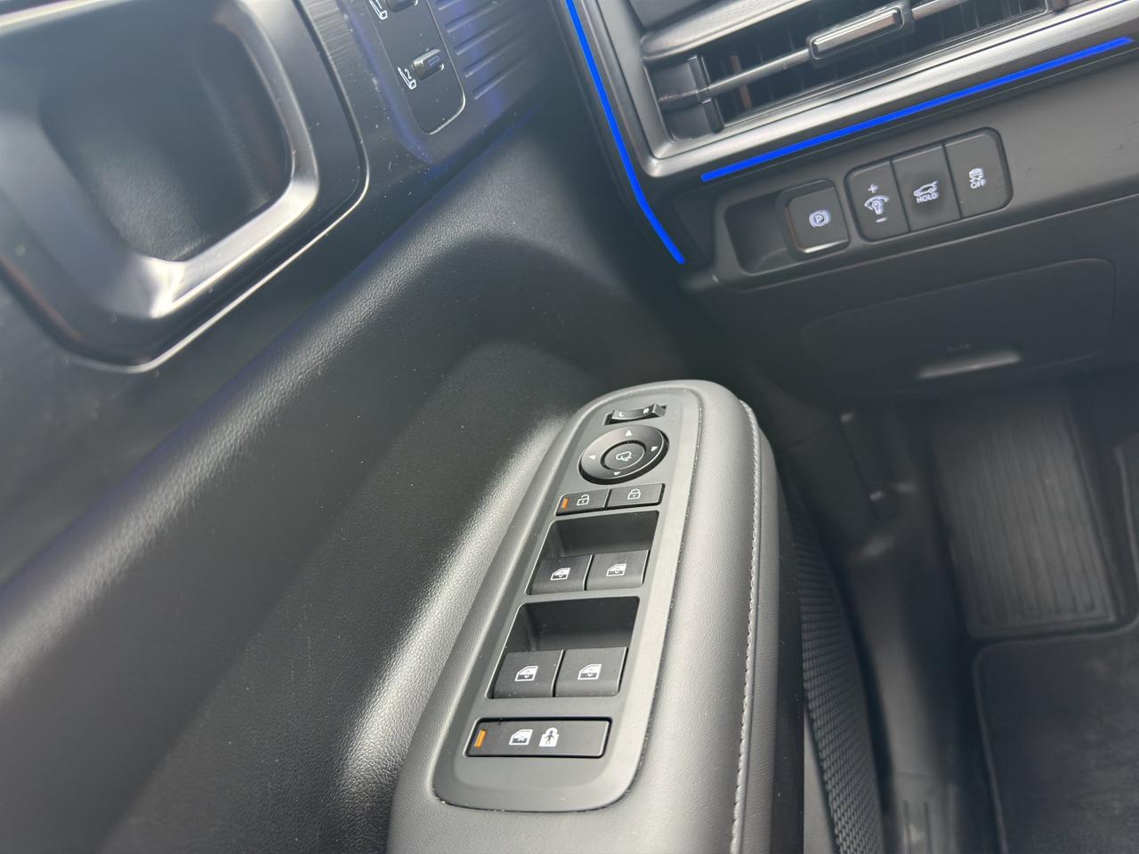 2024 Hyundai Santa Fe Ultimate Calligraphy | Reverse Cam | Heated Seats Photo