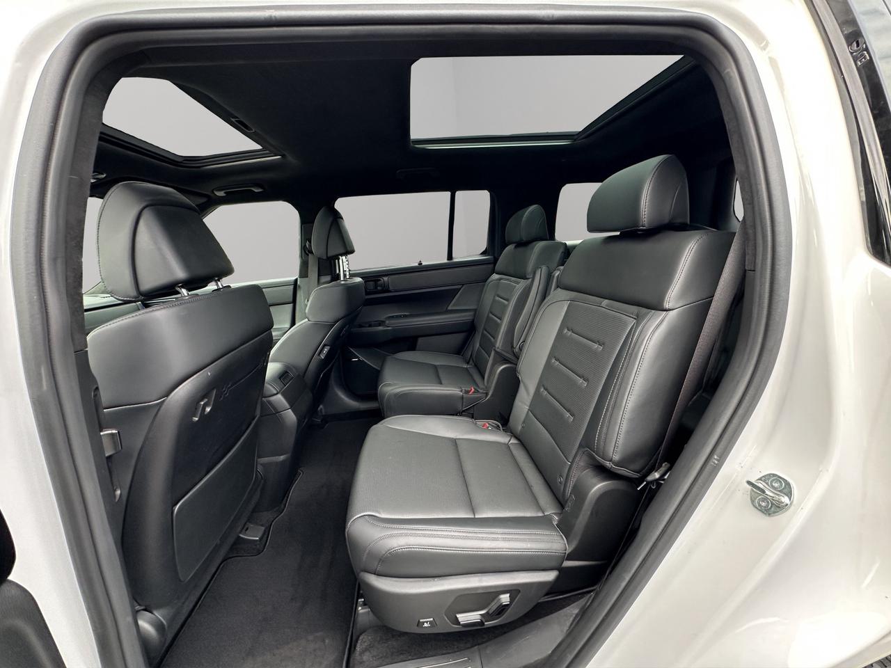 2024 Hyundai Santa Fe Ultimate Calligraphy | Reverse Cam | Heated Seats Photo