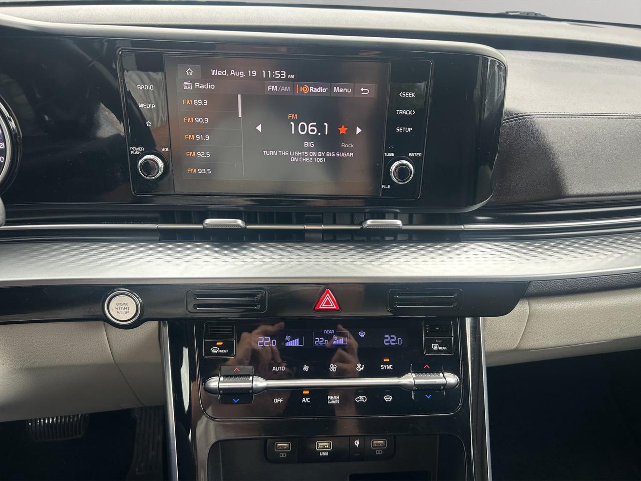 2023 Kia Carnival LX | Seating for 8 | Forward Collision Warning | Autonomous Emergency Braking | Blind-spot Assist | Photo