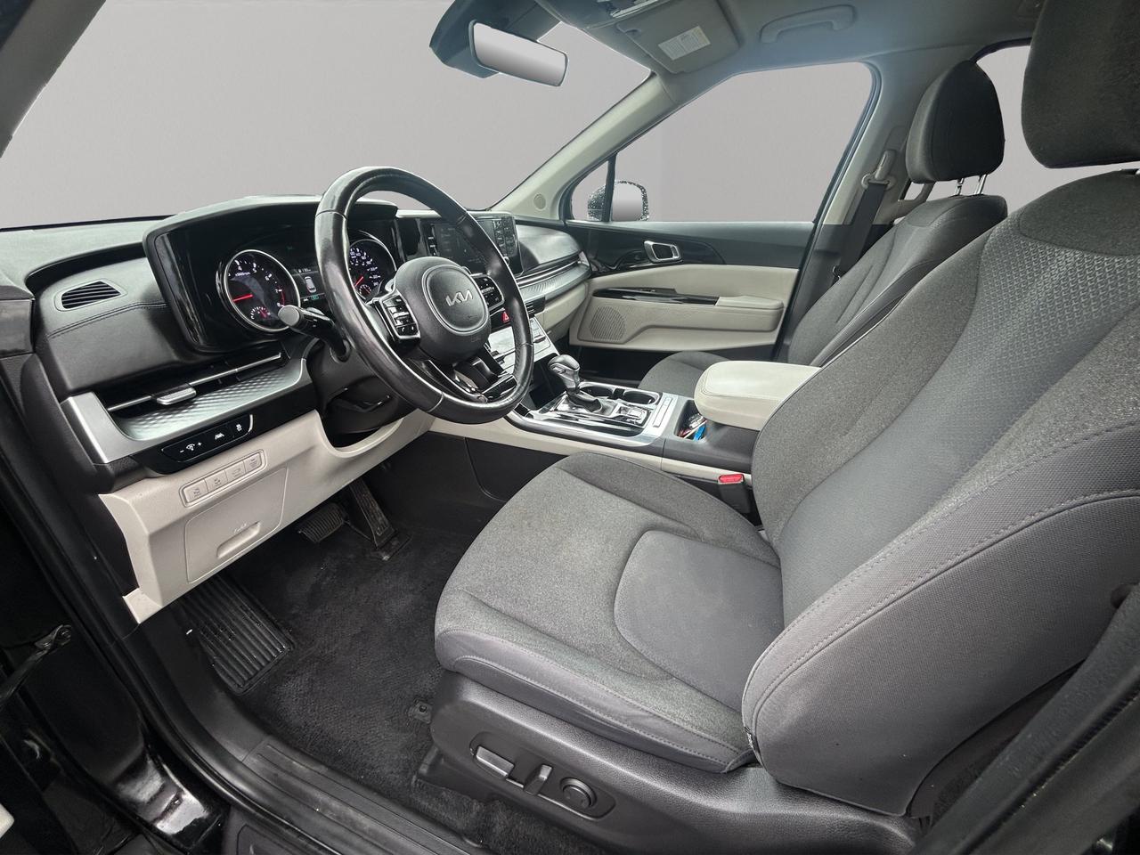 2023 Kia Carnival LX | Seating for 8 | Forward Collision Warning | Autonomous Emergency Braking | Blind-spot Assist | Photo
