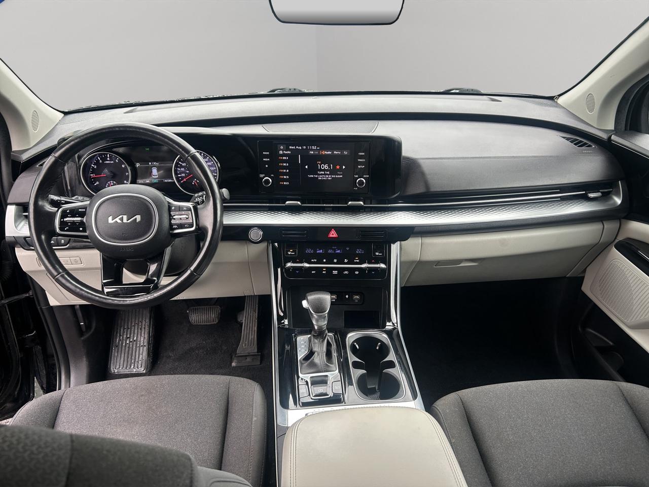 2023 Kia Carnival LX | Seating for 8 | Forward Collision Warning | Autonomous Emergency Braking | Blind-spot Assist | Photo