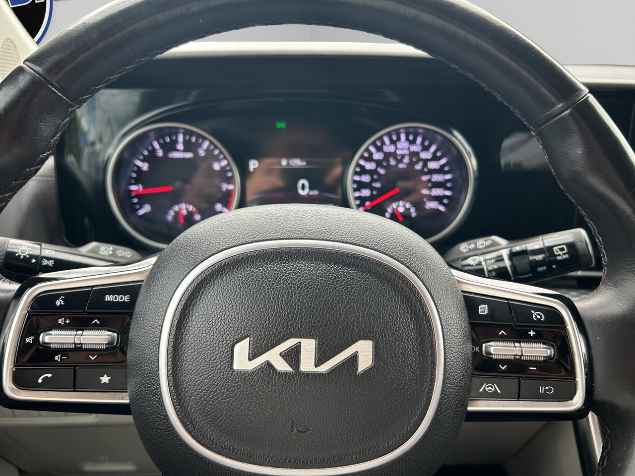 2023 Kia Carnival LX | Seating for 8 | Forward Collision Warning | Autonomous Emergency Braking | Blind-spot Assist | Photo