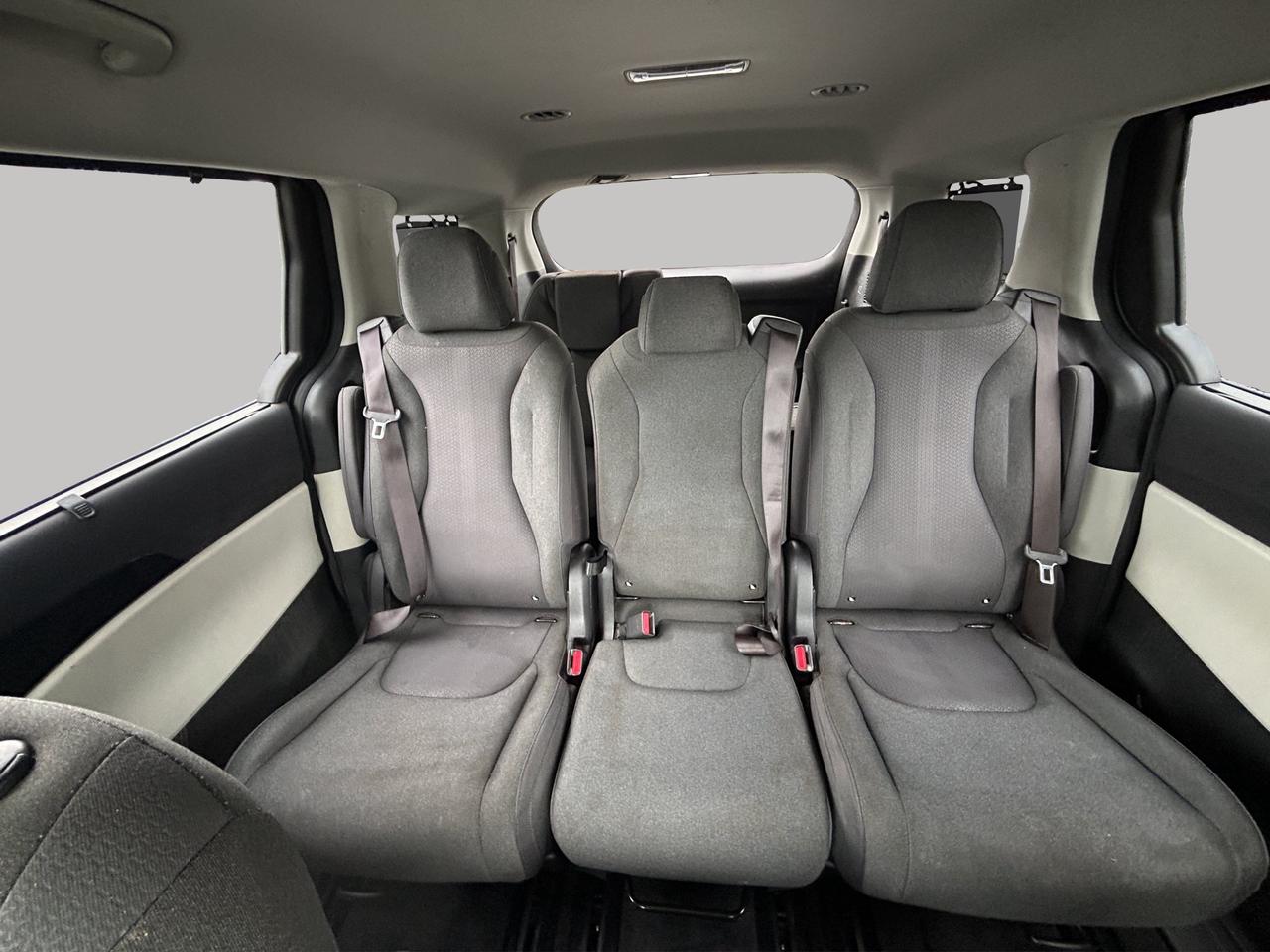 2023 Kia Carnival LX | Seating for 8 | Forward Collision Warning | Autonomous Emergency Braking | Blind-spot Assist | Photo