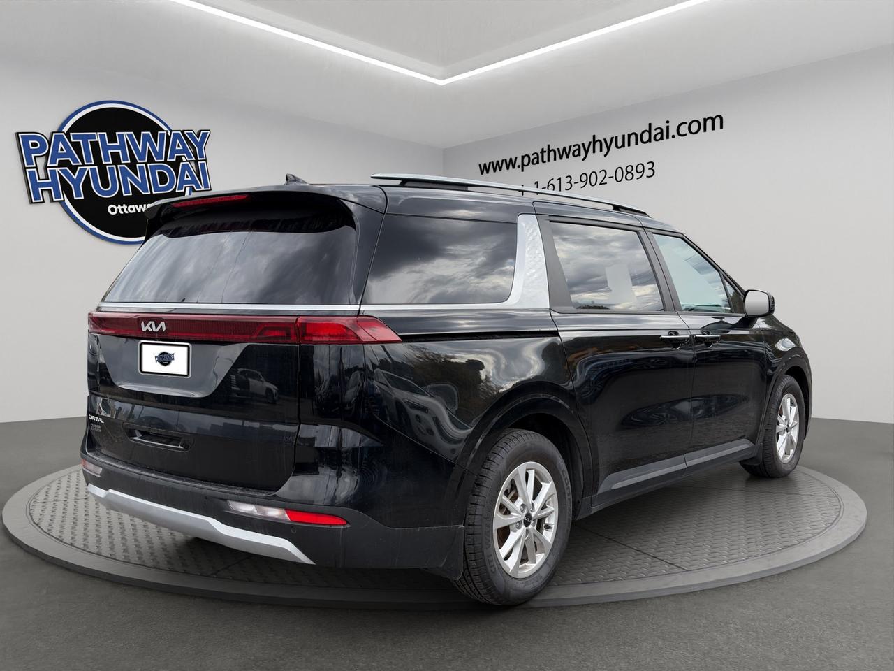 2023 Kia Carnival LX | Seating for 8 | Forward Collision Warning | Autonomous Emergency Braking | Blind-spot Assist | Photo