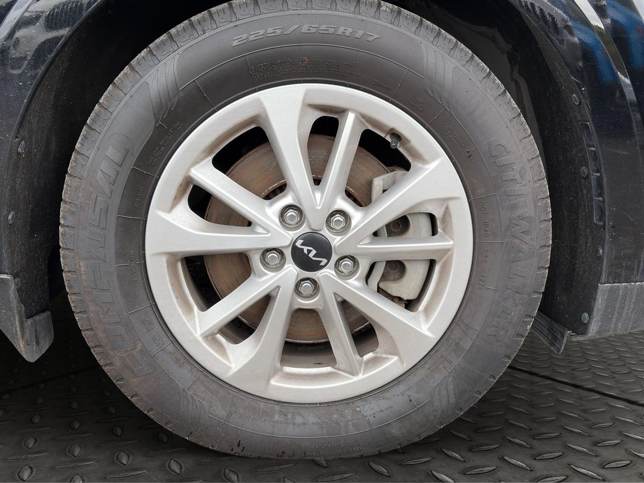2023 Kia Carnival LX | Seating for 8 | Forward Collision Warning | Autonomous Emergency Braking | Blind-spot Assist | Photo1