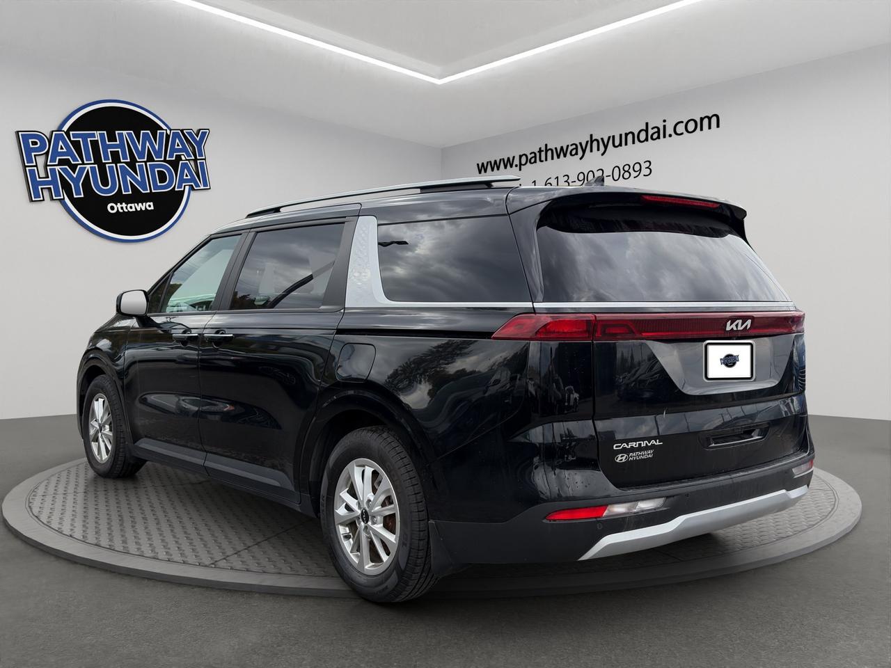 2023 Kia Carnival LX | Seating for 8 | Forward Collision Warning | Autonomous Emergency Braking | Blind-spot Assist | Photo