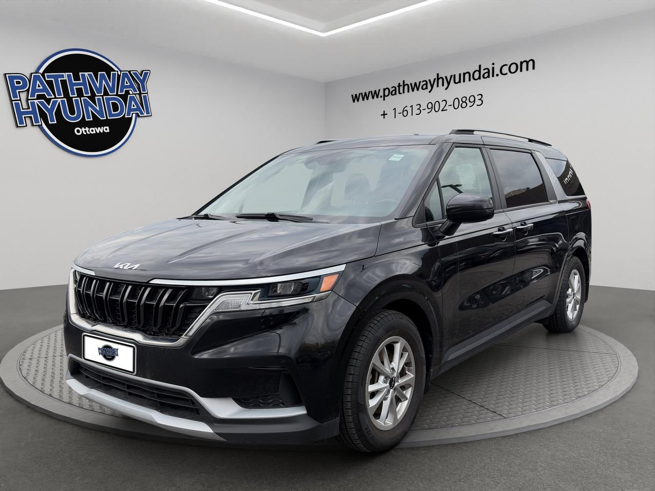 2023 Kia Carnival LX | Seating for 8 | Forward Collision Warning | Autonomous Emergency Braking | Blind-spot Assist | Photo