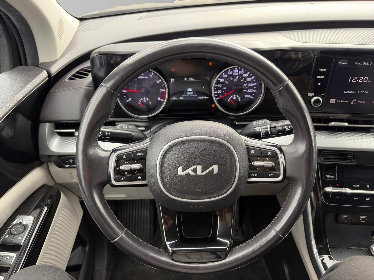 2023 Kia Carnival LX | Seating for 8 | Forward Collision Warning | Autonomous Emergency Braking | Blind-spot Assist | Photo