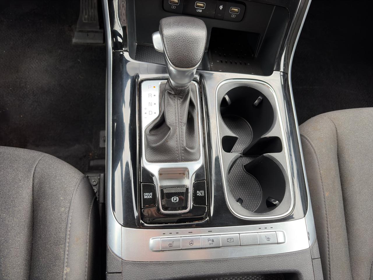 2023 Kia Carnival LX | Seating for 8 | Forward Collision Warning | Autonomous Emergency Braking | Blind-spot Assist | Photo