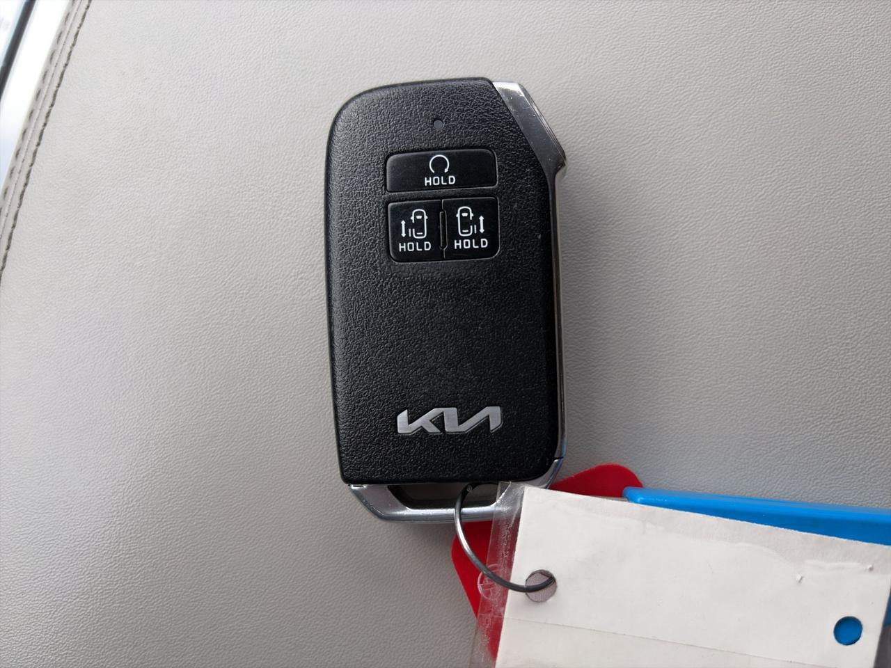 2023 Kia Carnival LX | Seating for 8 | Forward Collision Warning | Autonomous Emergency Braking | Blind-spot Assist | Photo