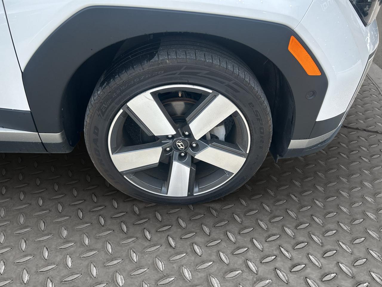 2025 Hyundai Santa Fe Luxury | All-Wheel Drive | Multiple Terrain Modes | 3 Row Seating | Adaptive Cruise Control | Photo5