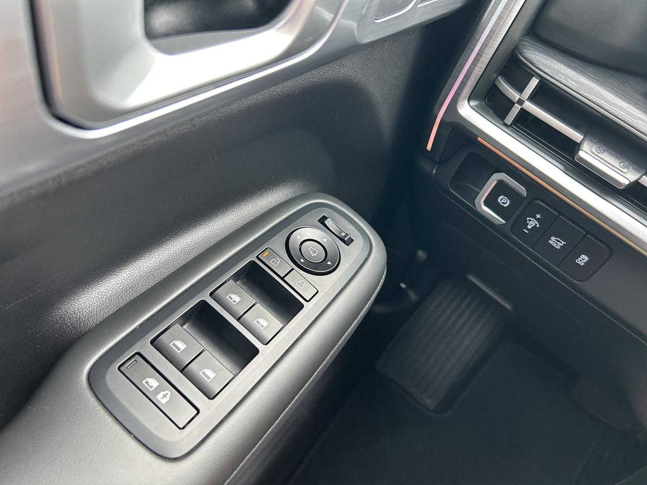 2025 Hyundai Santa Fe Luxury | All-Wheel Drive | Multiple Terrain Modes | 3 Row Seating | Adaptive Cruise Control | Photo