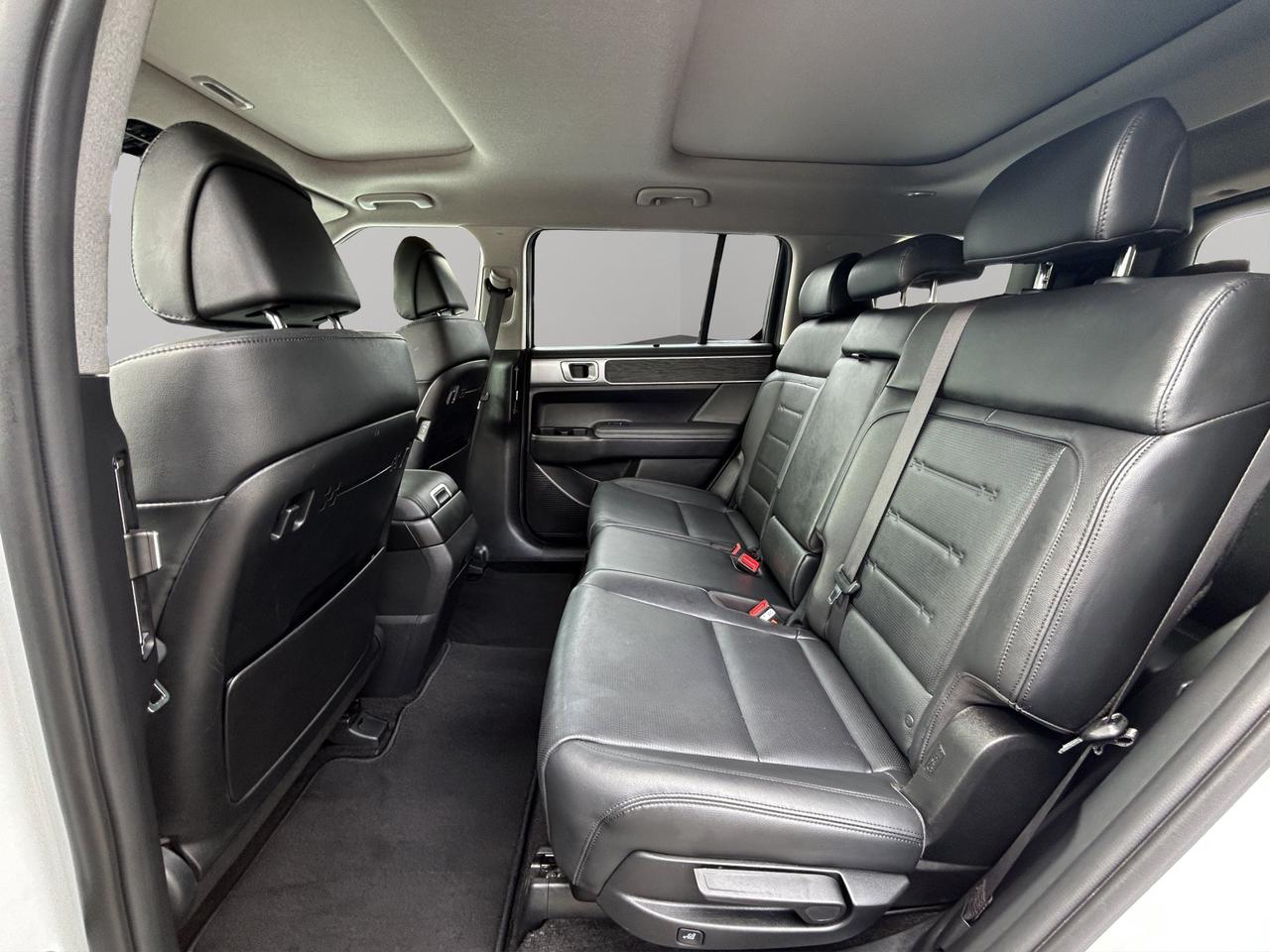 2025 Hyundai Santa Fe Luxury | All-Wheel Drive | Multiple Terrain Modes | 3 Row Seating | Adaptive Cruise Control | Photo