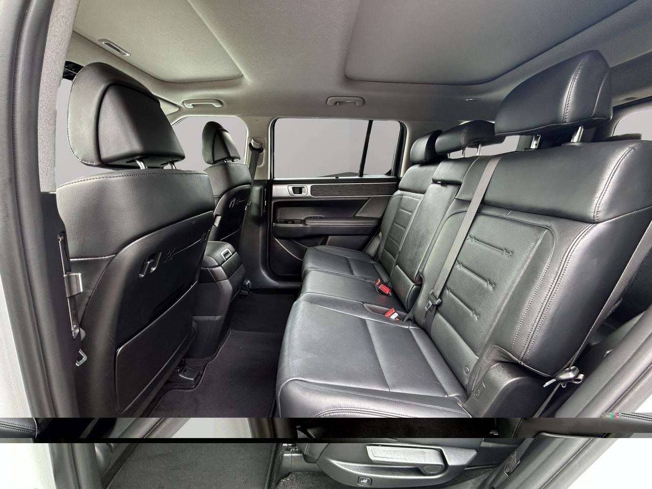 2025 Hyundai Santa Fe Luxury | All-Wheel Drive | Multiple Terrain Modes | 3 Row Seating | Adaptive Cruise Control | Photo