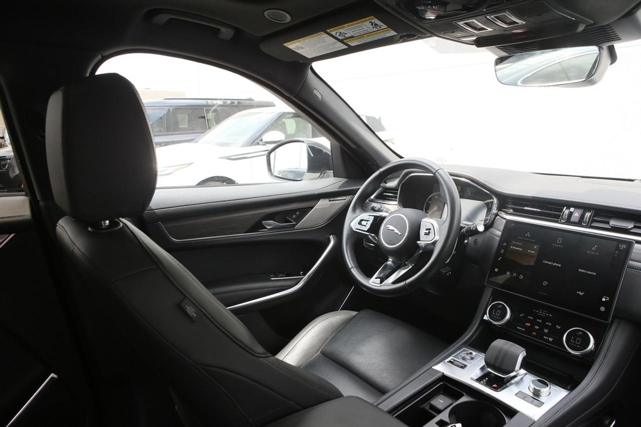 2023 Jaguar F-PACE S Photo
