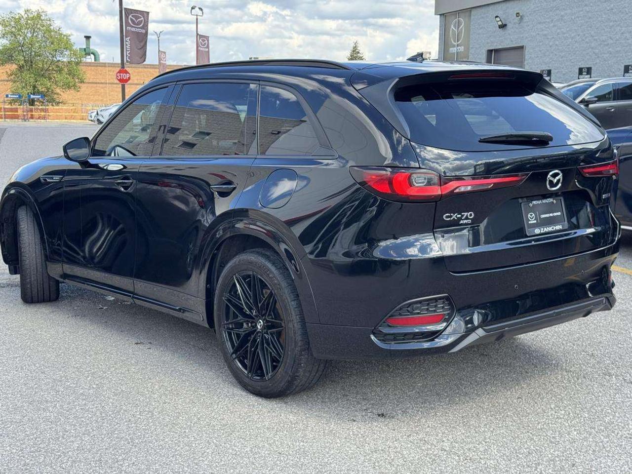 2025 Mazda CX-70 MHEV SIGNATURE/ 2.99% RATE/ MUST SEE/ CARFAX CLEAN Photo