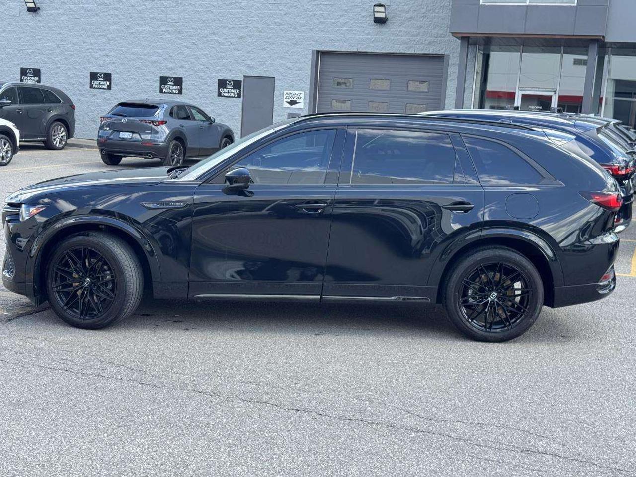2025 Mazda CX-70 MHEV SIGNATURE/ 2.99% RATE/ MUST SEE/ CARFAX CLEAN Photo