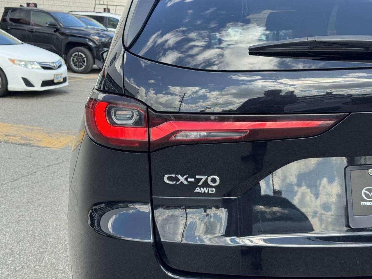 2025 Mazda CX-70 MHEV SIGNATURE/ 2.99% RATE/ MUST SEE/ CARFAX CLEAN Photo