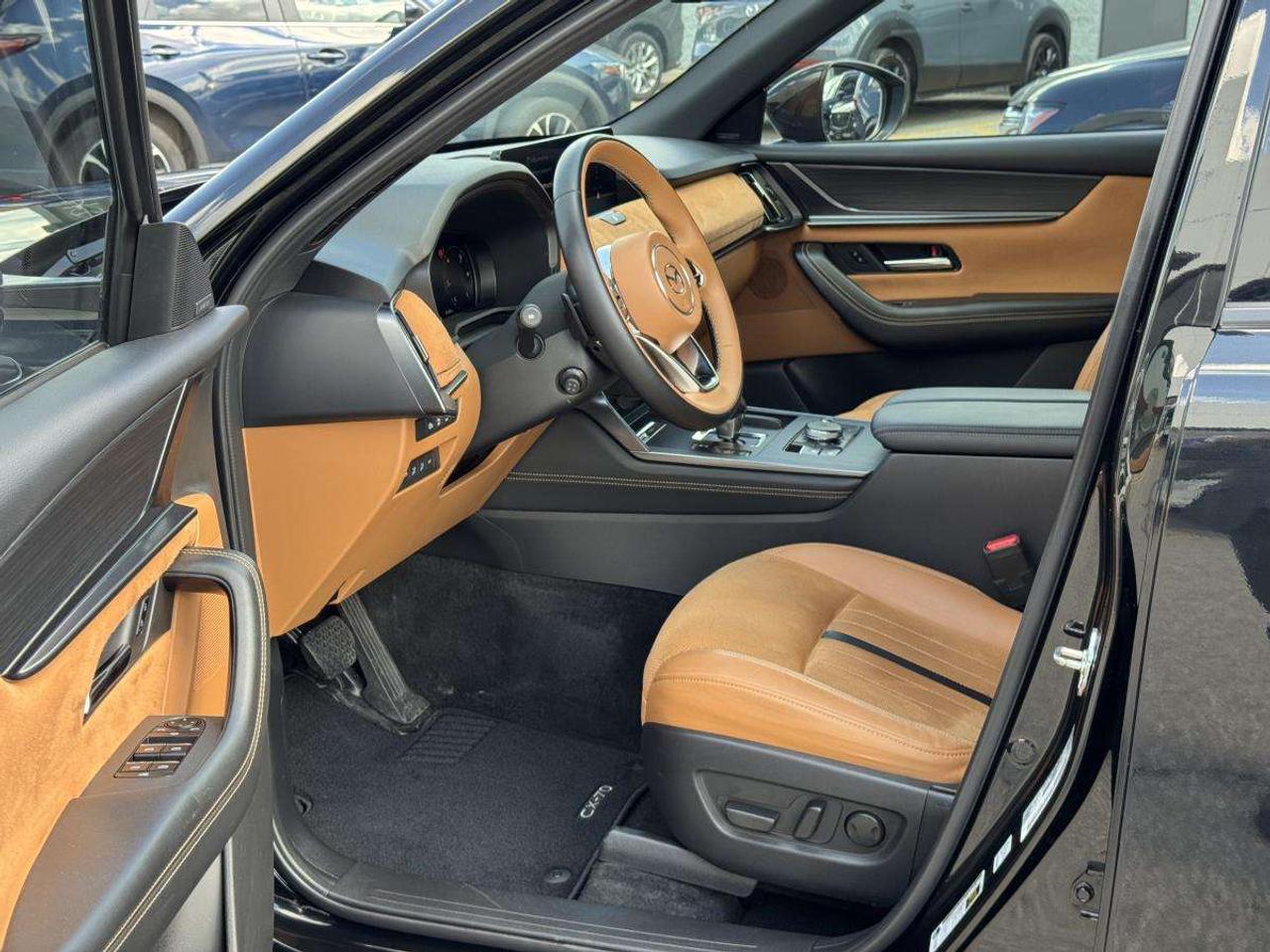 2025 Mazda CX-70 MHEV SIGNATURE/ 2.99% RATE/ MUST SEE/ CARFAX CLEAN Photo