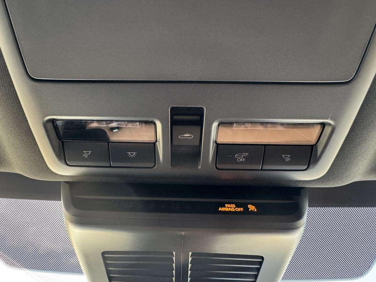 2025 Mazda CX-70 MHEV SIGNATURE/ 2.99% RATE/ MUST SEE/ CARFAX CLEAN Photo