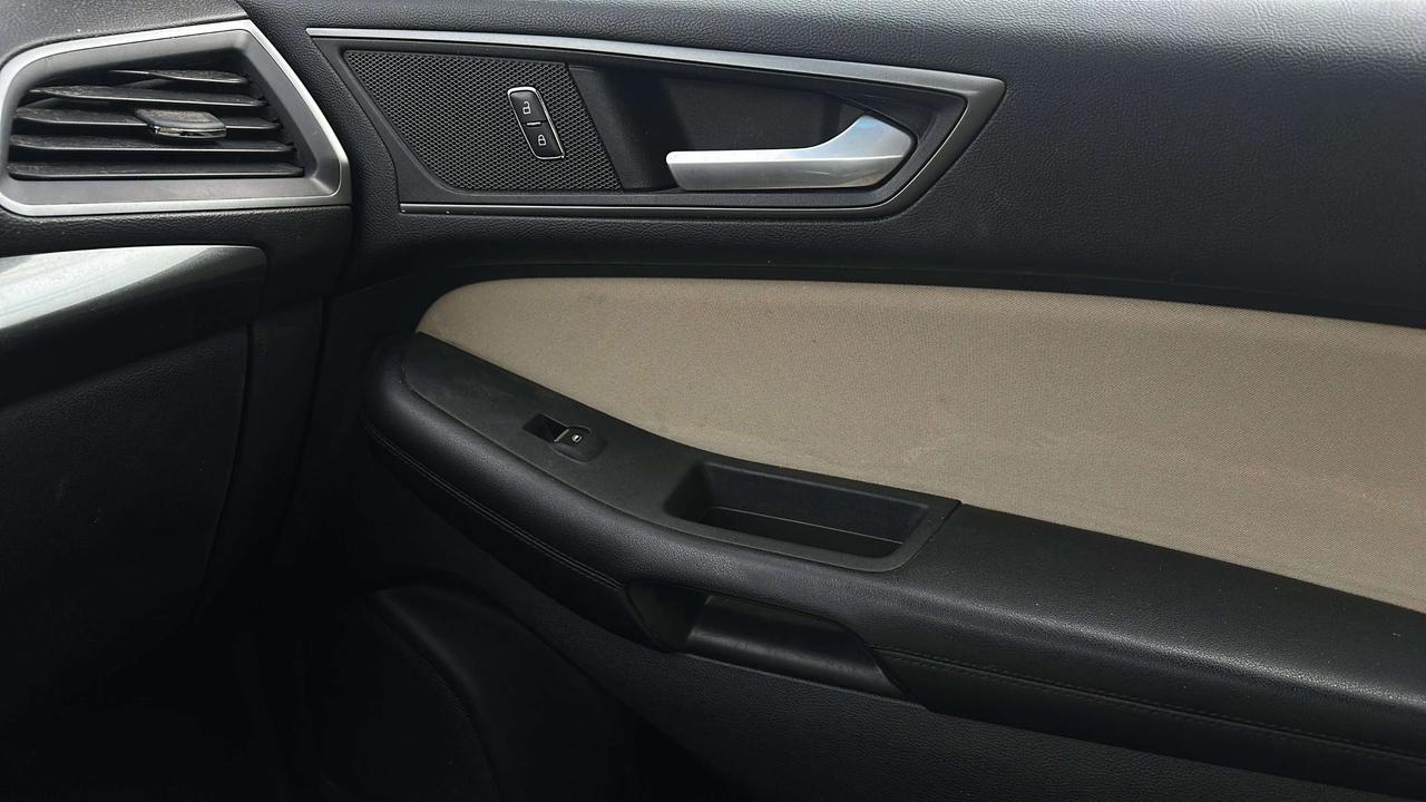 2015 Ford Edge SE Photo