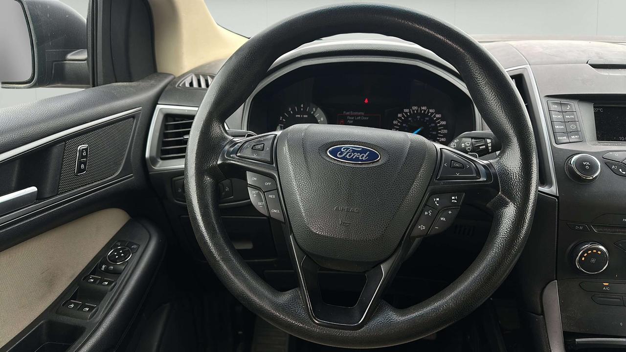 2015 Ford Edge SE Photo