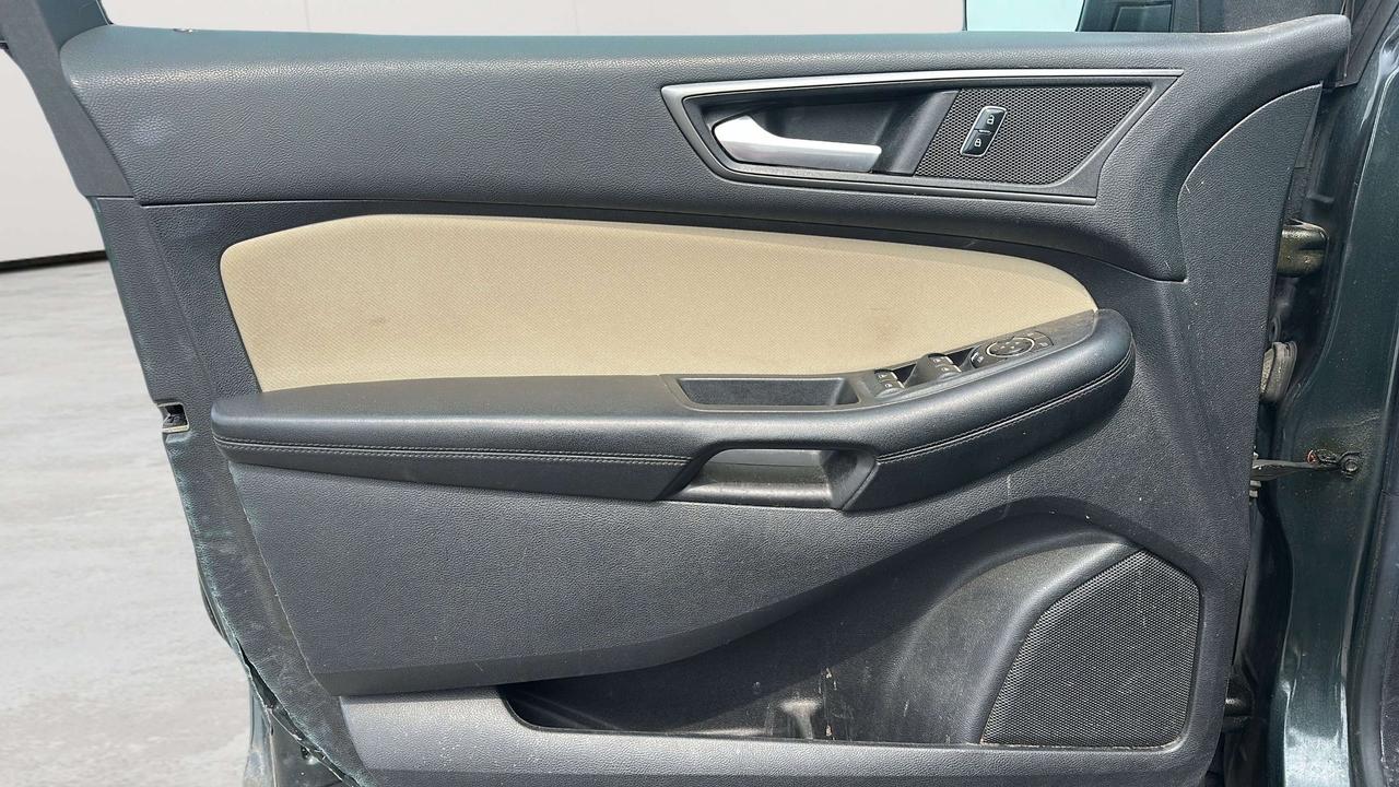 2015 Ford Edge SE Photo