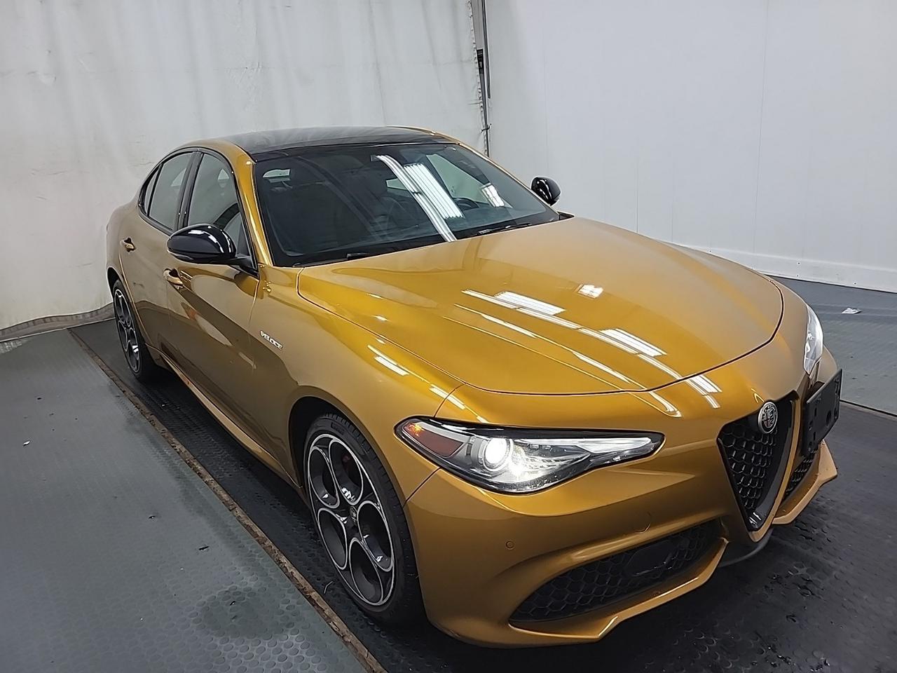2022 Alfa Romeo Giulia Veloce AWD |NO ACCIDENT|ONE OWNER|NAVI|SUNROOF - Photo #1