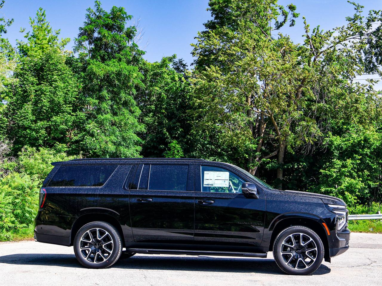 2026 Chevrolet Suburban RST Photo