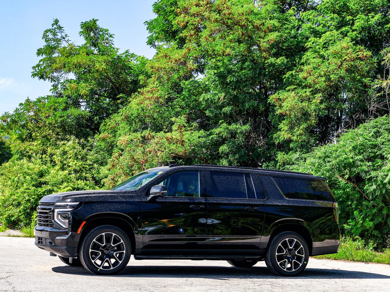 2026 Chevrolet Suburban RST Photo