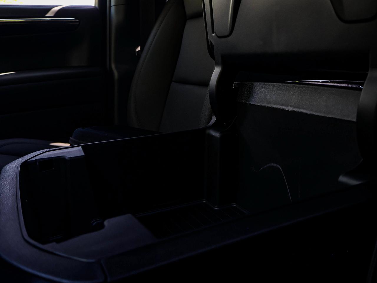 2026 Chevrolet Suburban RST Photo