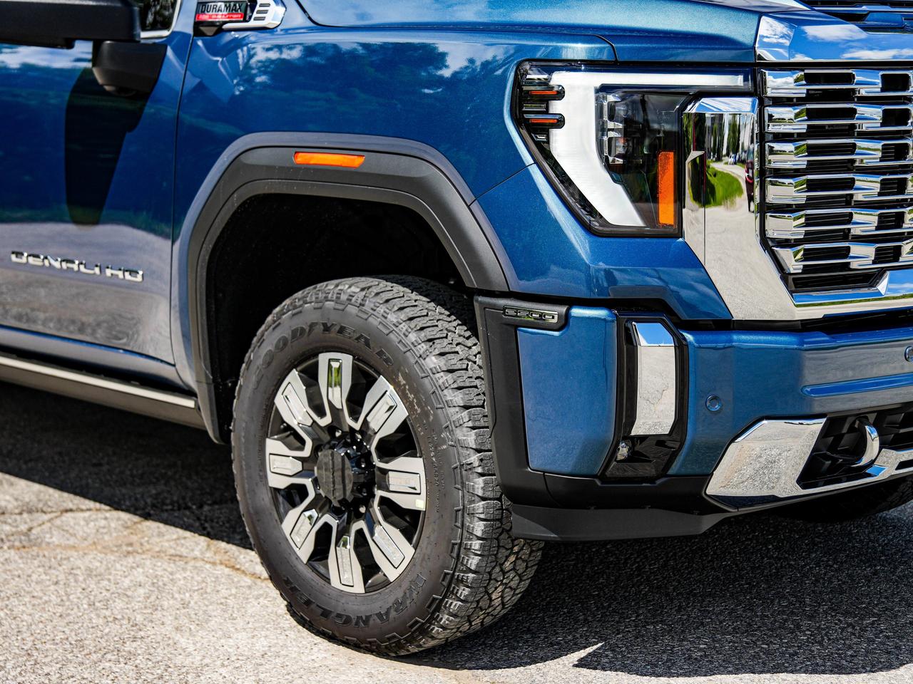 2026 GMC SIERRA 2500HD DENALI Photo3