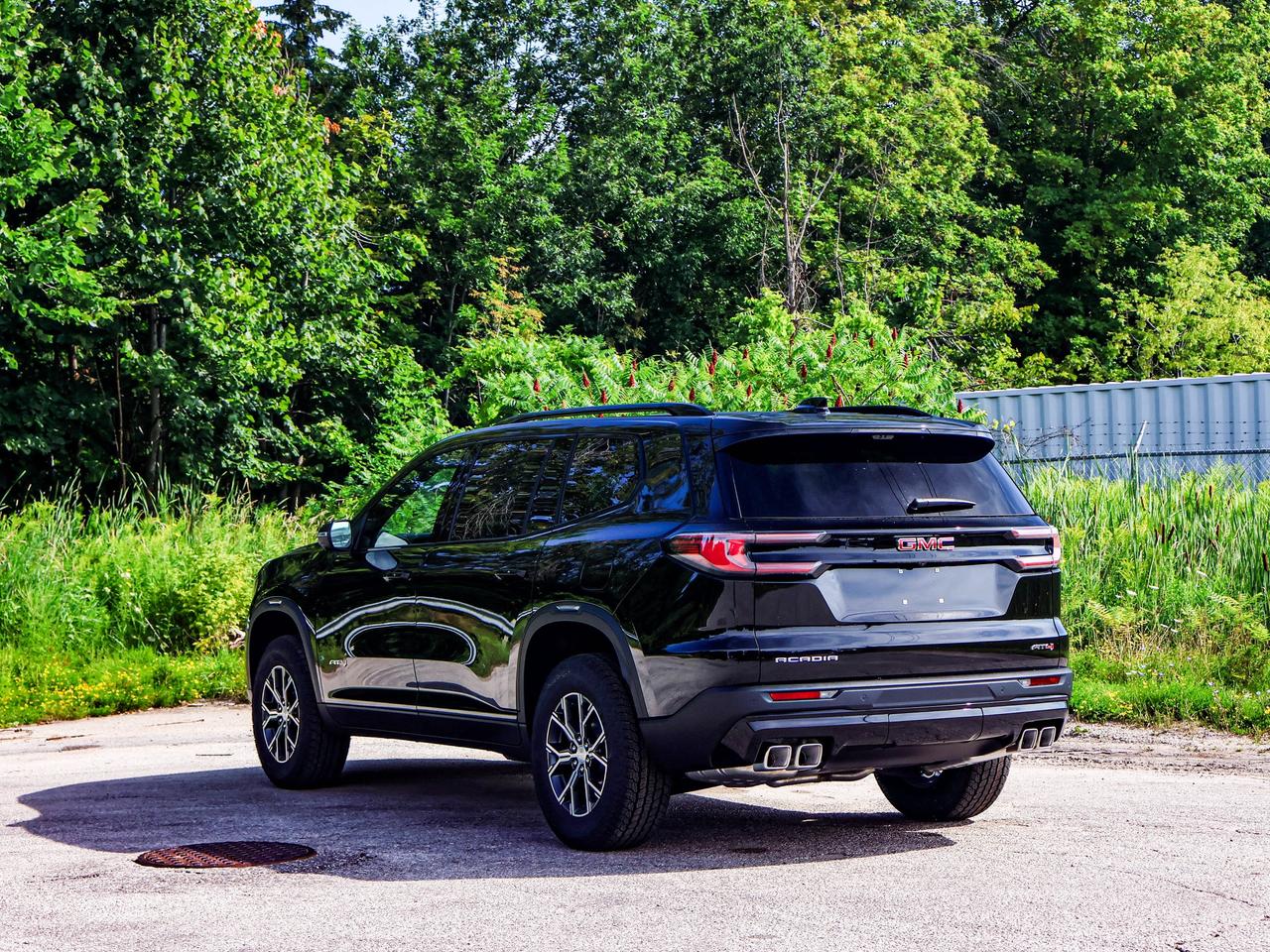2027 GMC Acadia AT4 Photo