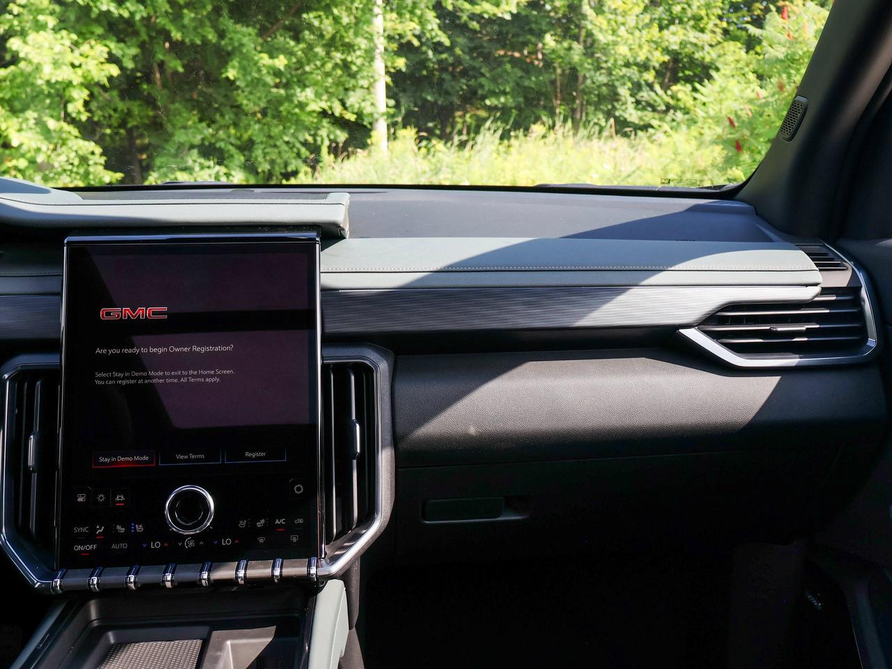 2027 GMC Acadia AT4 Photo